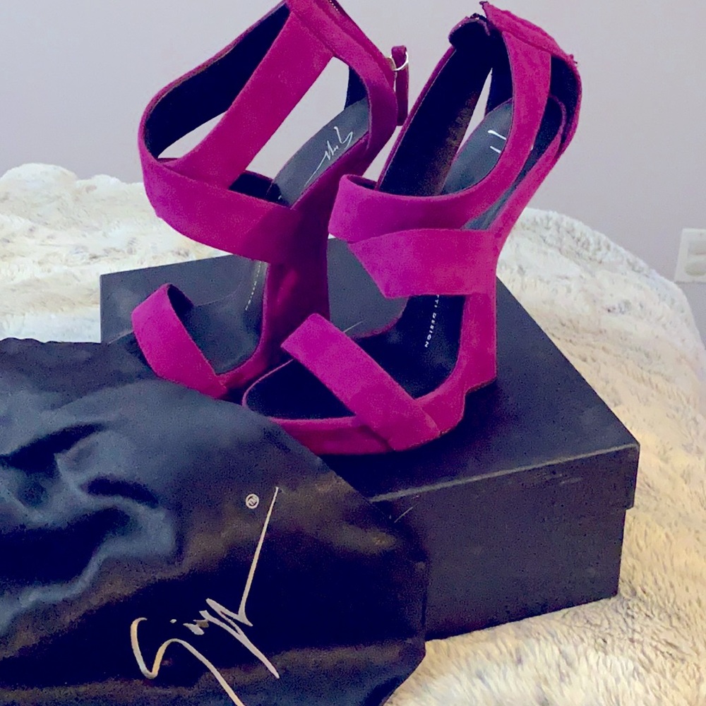 Giuseppe Zanotti concave purple heelless wedge. Size 37
